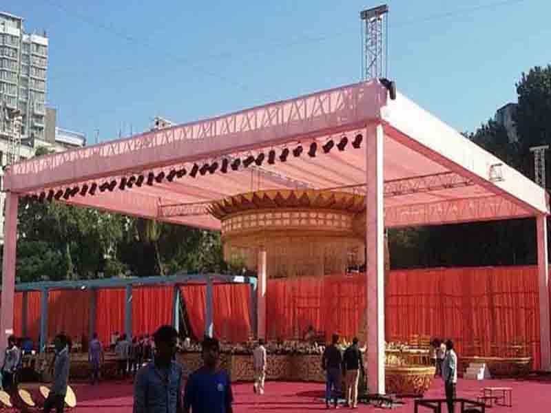अपनी शादी को शानदार ट्रस संरचनाओं से बदलें